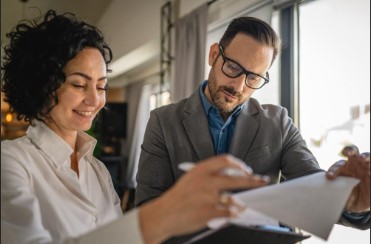 ICHRA vs. QSEHRA vs. Group Health Plans: Sales Opportunities for Insurance Agents